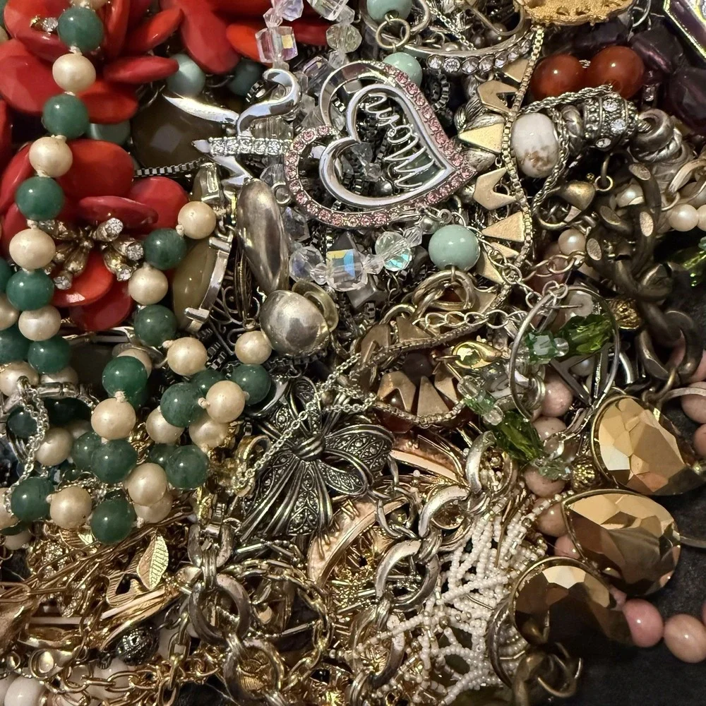 MYSTERY BOX - ONE POUND OF JEWELRY -‎ NECKLACES RINGS BRACELETS EARRINGS